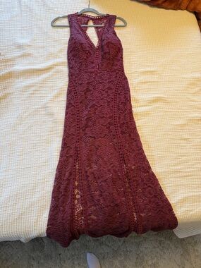 Sleeveless V-Neck Lace Maxi Dress in Wine